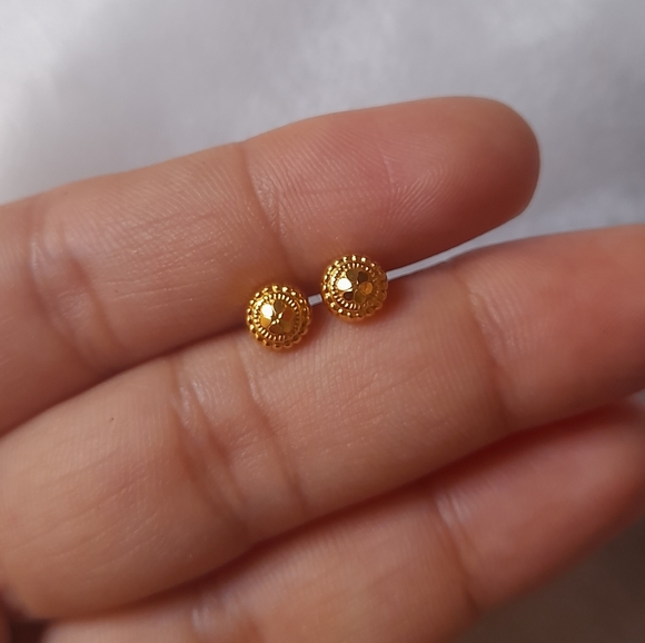 Beautiful 18crt gold studs combo 2 - Picture 4 of 16